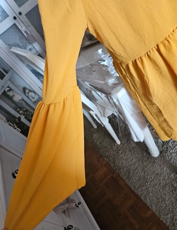 Robe moutarde avec broderie Boohoo Taille 40 Neuve - photo numéro 5