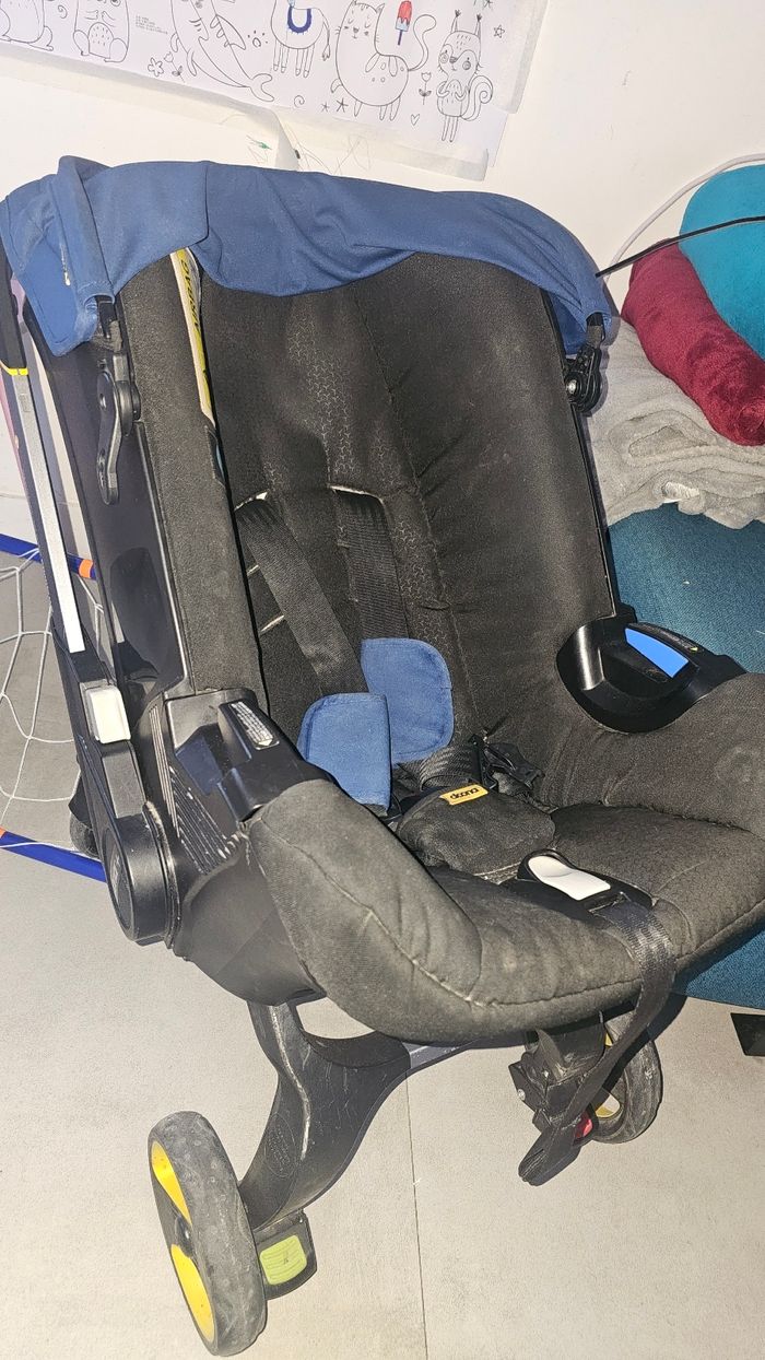 Poussette doona + bleue