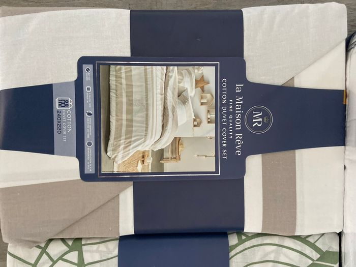 Lot de literie Daniel hechter neuf (1 couette 220/240 chaude 500gr/m2.2 oreillers Daniel hechter 60/60 neuf et 2 parures 220/240 neuf 100% coton) - photo numéro 5