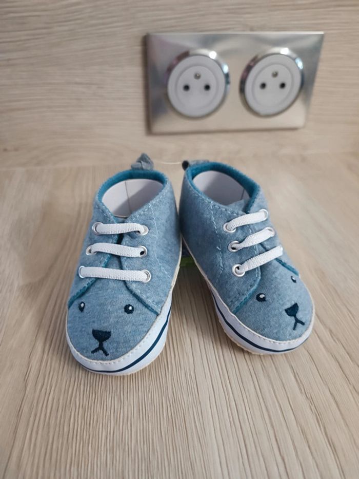 Paire de chaussures bébé 16/17