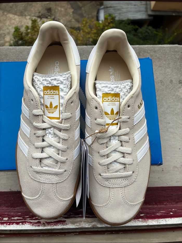 Adidas Gazelle Bold Wonder White/White/Gold Met - Taille 38,5 - Neuves - photo numéro 3