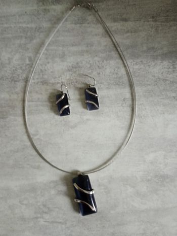 Parure collier et boucles d'oreilles 