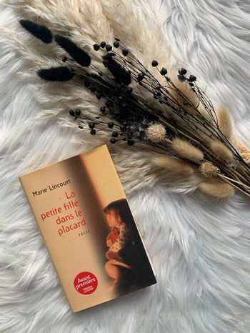 La petite fille dans le placard 📚