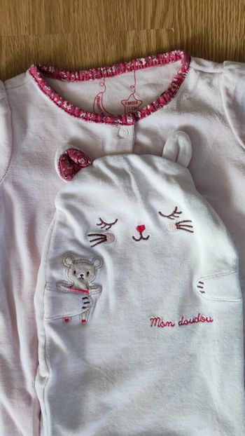 pyjama en velours taille 9 mois