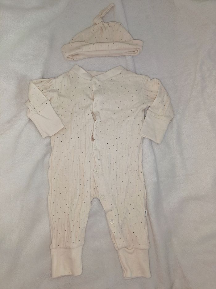 Pyjama bébé avec bonnet