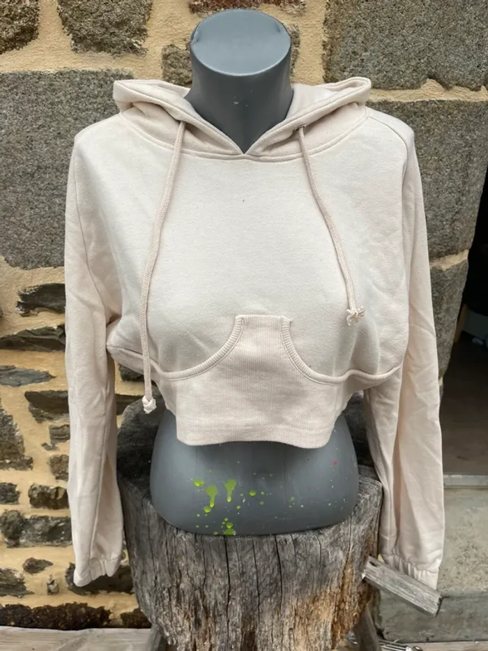 Sweat court à capuche crème - Public Désire