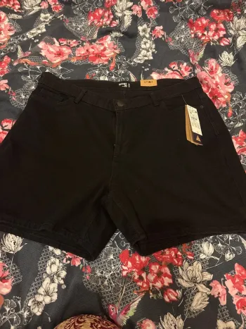 Short noir