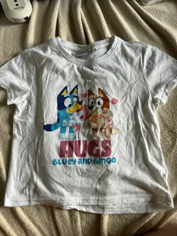 TEE shirt bluey 10ans