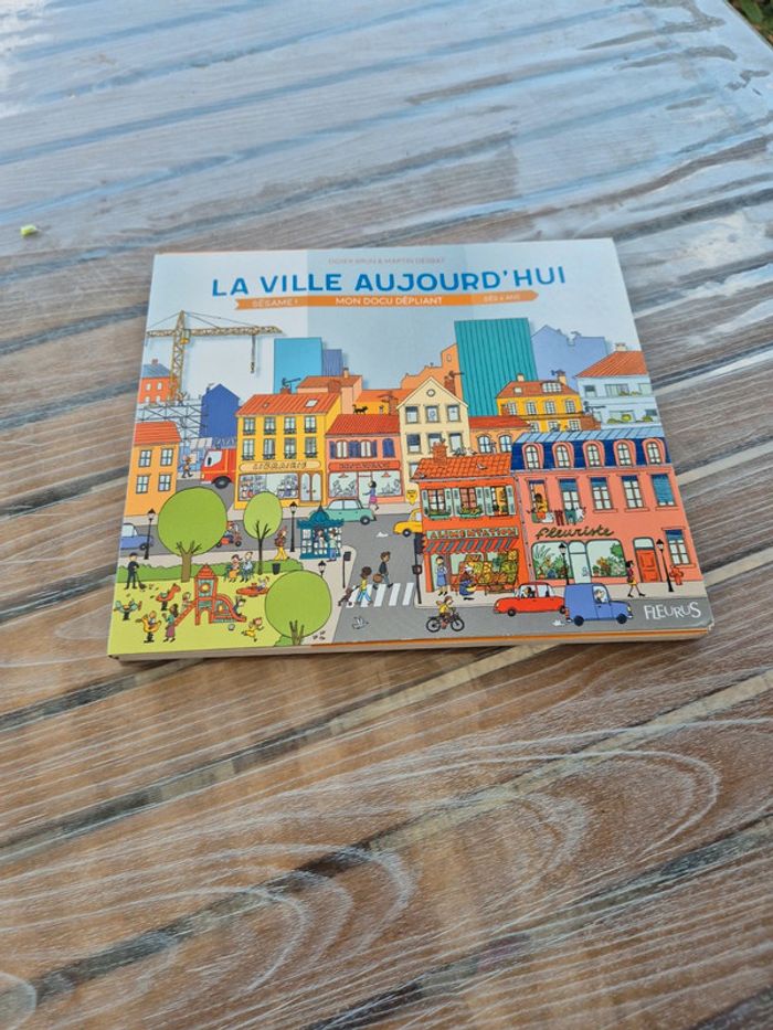 Livre dépliant la ville aujourd'hui