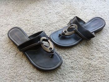 Chaussures, sandales, nu pieds, entre doigts femme été noire, taille 40