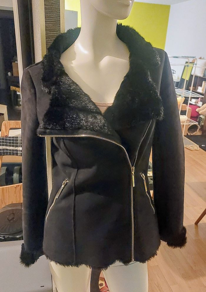 Manteau très chic Liu Jo noir et doré, ceintré