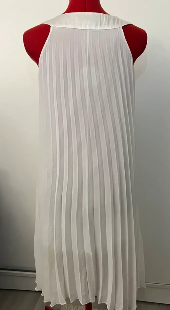Robe plissée sans manches blanche - photo numéro 4