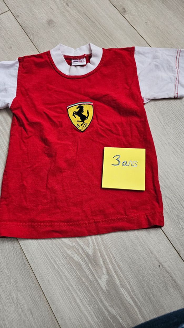 T shirt 3-4 ans Ferrari