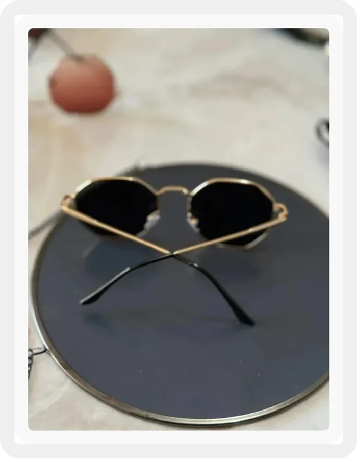 Lunette de soleil octogonale noire dorée - photo numéro 4