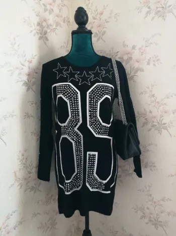 Robe pull noire à strass avec numéro 89 / estelle / (M-L)