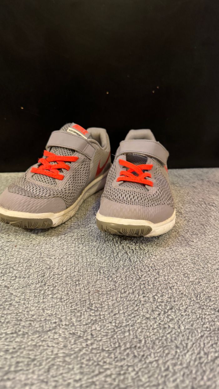 Chaussures nike révolution 4 taille 33 (sans boite) - photo numéro 3