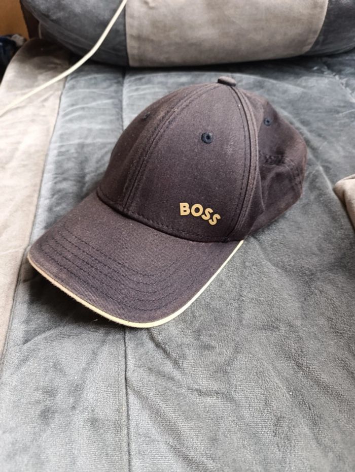 Lot 2 casquettes Hugo Boss - photo numéro 2