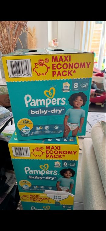 136 couches Pampers baby dry taille 8 