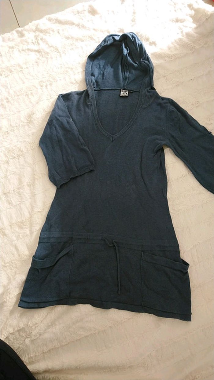 Pull long couleur bleu pétrole