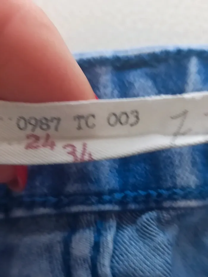 Jeans troué 14 ans - photo numéro 4