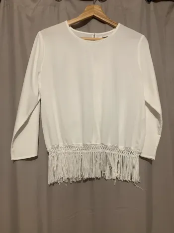 Haut blanc à franges