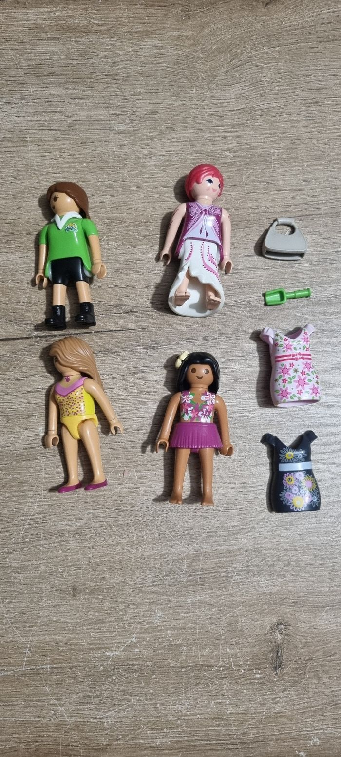Lot Playmobil femmes et accessoires