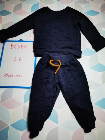 D4581 - ensemble jogging garçon 12/18 mois