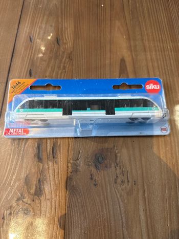 Train miniature siku métal ratp banlieue