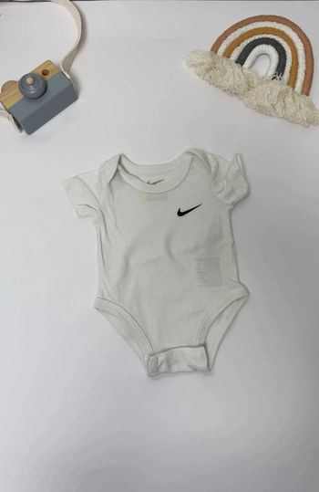Body bébé Nike courtes manches unisexe taille 50-56 cm, 1 mois