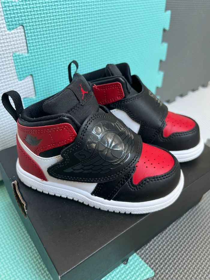 Jordan neuves taille 23,5