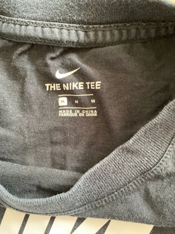 Crop Top Nike Noir Femme – Logo Blanc – Taille M – Comme Neuf - photo numéro 4