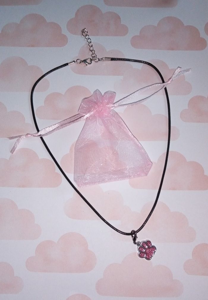 Collier pendentif patte de chat rose - photo numéro 4