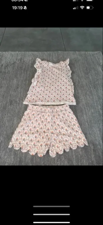 Ensemble fleurie fille taille 116 c&a