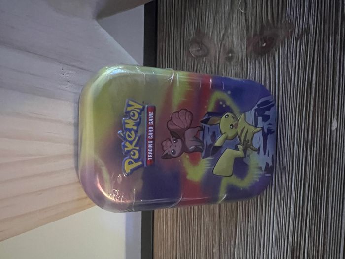 Pokémon Mini Tin Kanto Pikachu