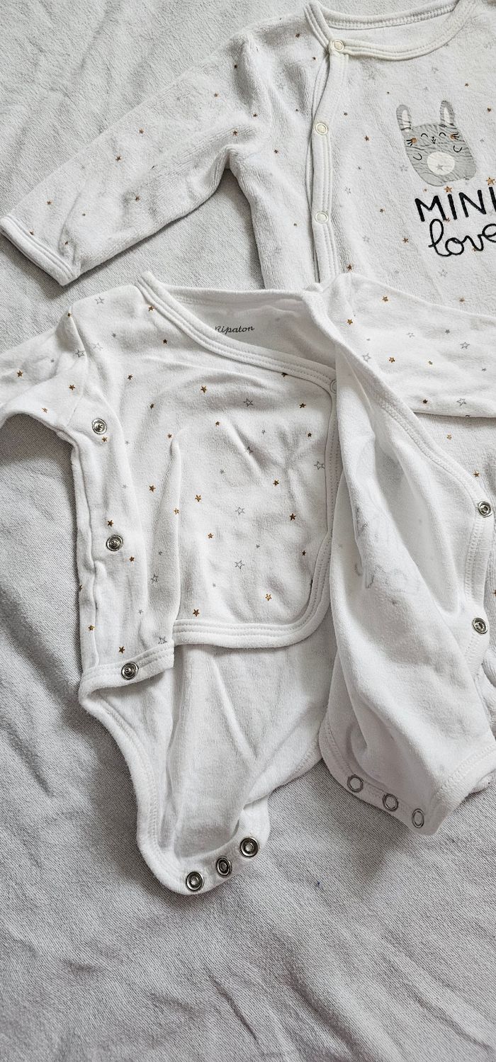 Dors bien et avec  bodies bébé 3 mois – "Mini Love" – bon état - photo numéro 4