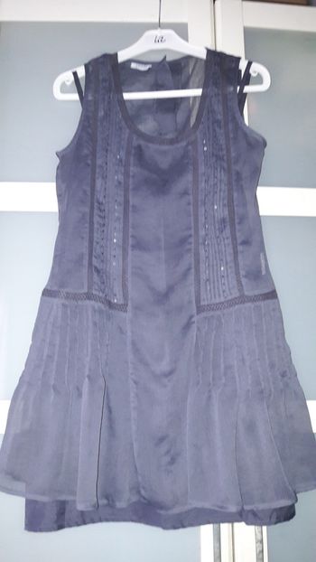 Robe taupe avec brillants