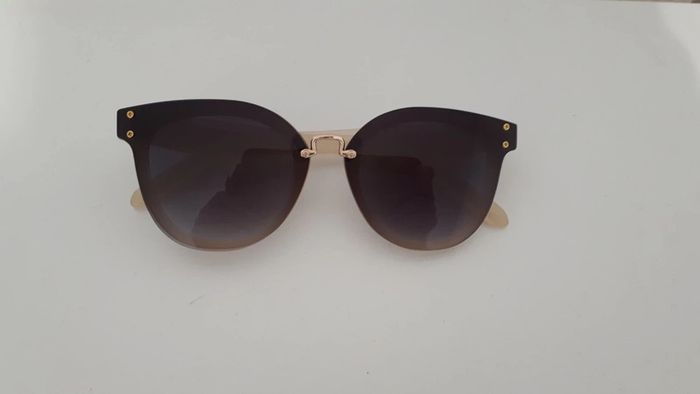 Lunette de soleil neuve tendance