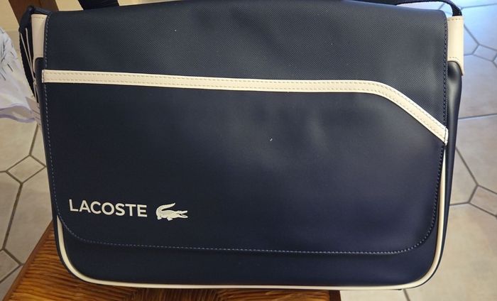 Saccoche Lacoste