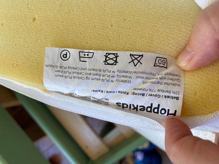 Lit enfant Hoppekids 70×160 – bois massif – matelas premium – état impeccable - photo numéro 6