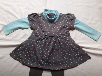 Ensemble tunique grise à étoiles bleu turquoise et legging gris avec 2 boutons étoiles