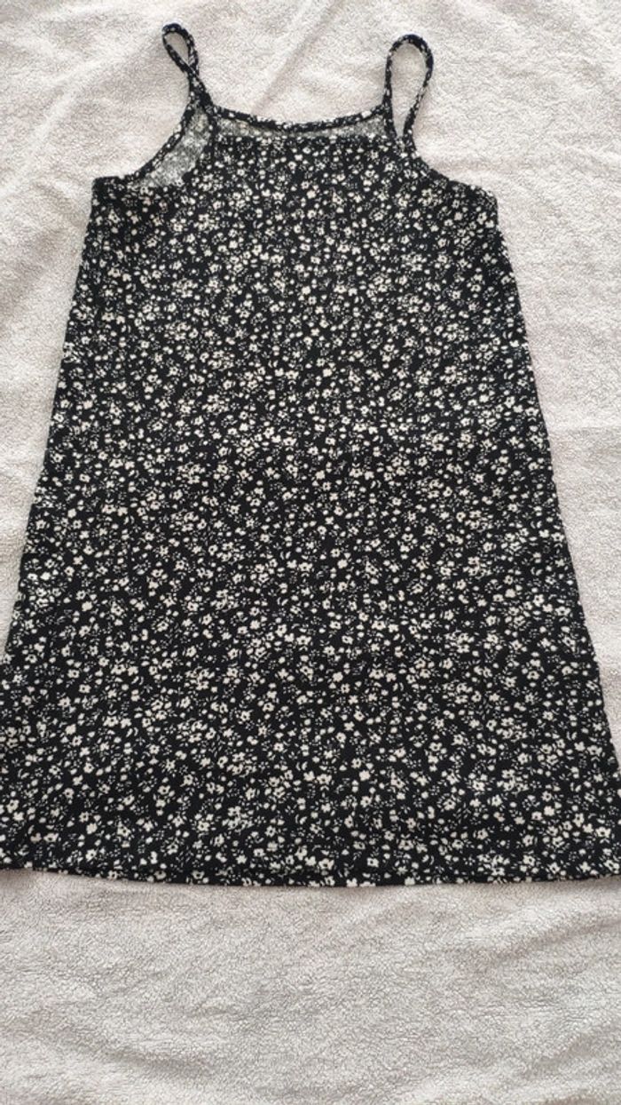 Robe Kiabi fleurs noir et blanc 8 ans - photo numéro 3