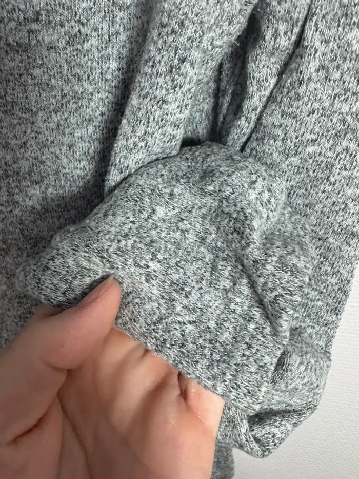 Pull gris dentelle - photo numéro 4