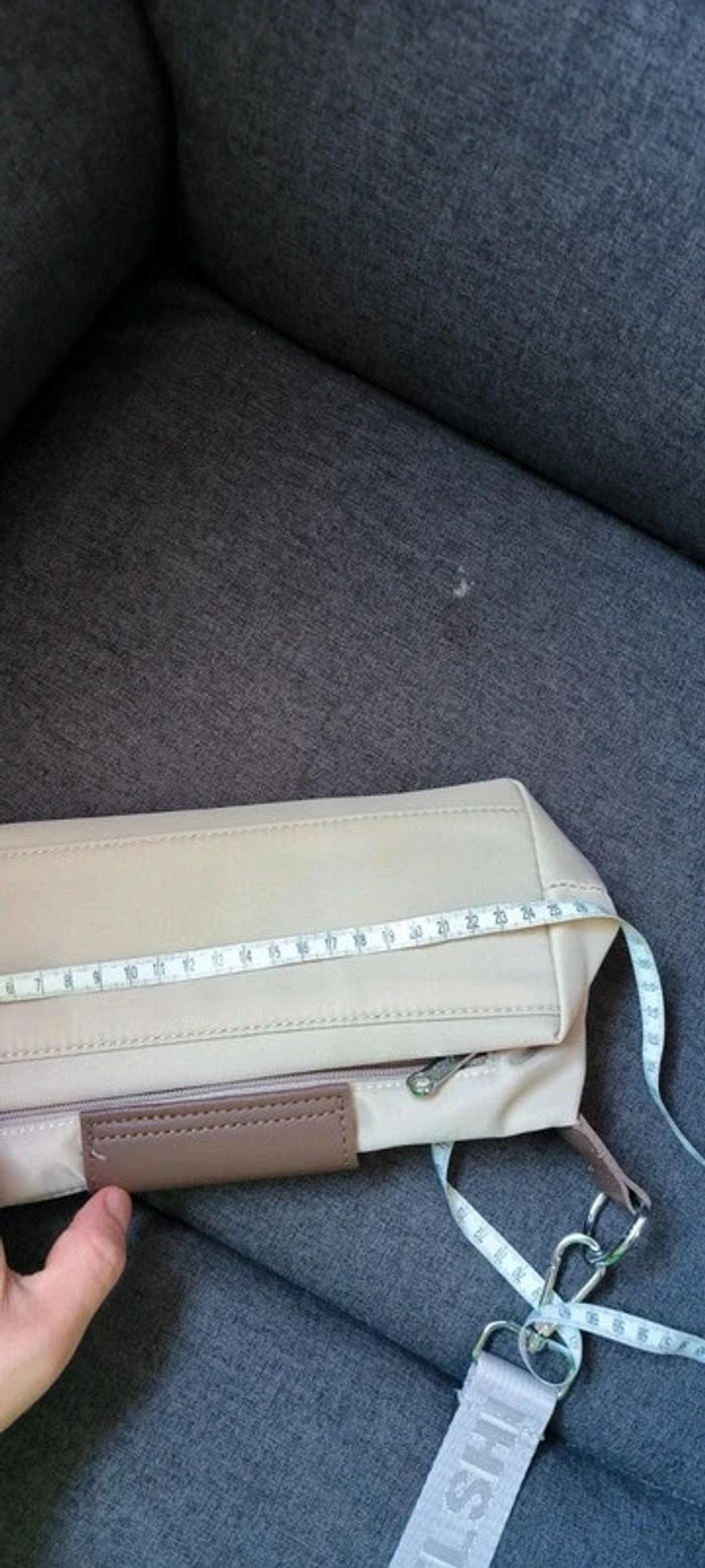 Sac à bandoulière très tendance de très bonne qualité avec compartiment - photo numéro 12