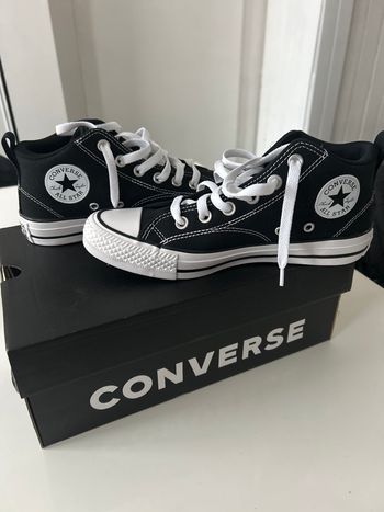 Converse noir et blanche