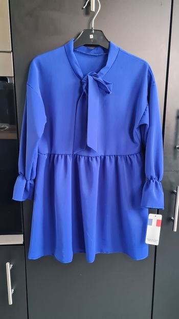 Robe neuve bleu roi