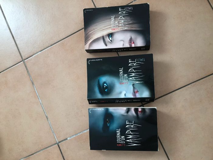 3 livres Journal d’un Vampire