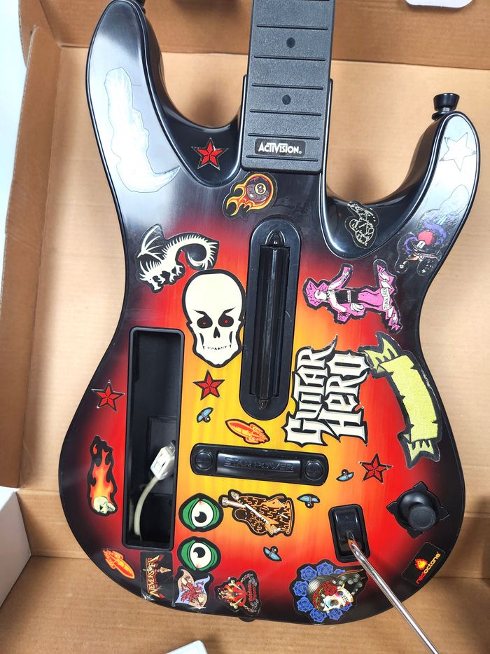 Guitar Hero 5 Nintendo Wii - Jeu + Guitare - photo numéro 8