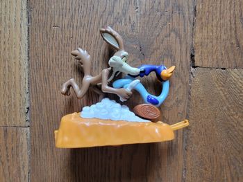 Coyotte et Bip-bip voiture mac donald's 1995