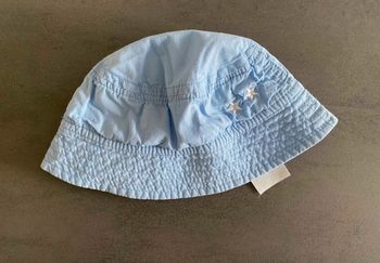 Chapeau d'été bleu