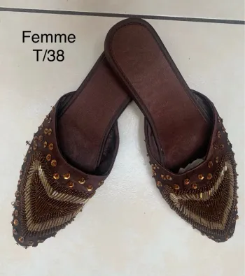 Très jolies mules perles et sequins T/38